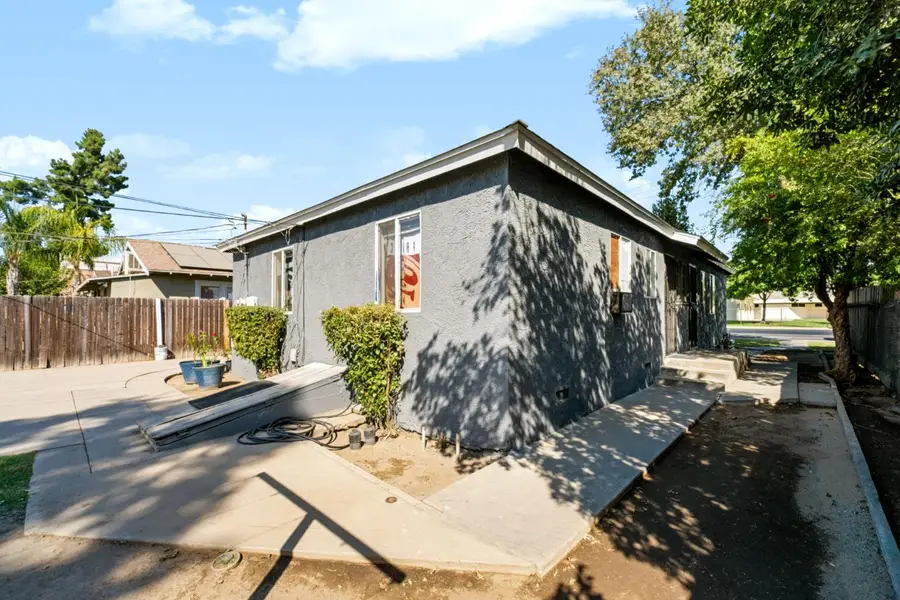 961 N Palm Avenue, Fresno, CA 93728 - #2