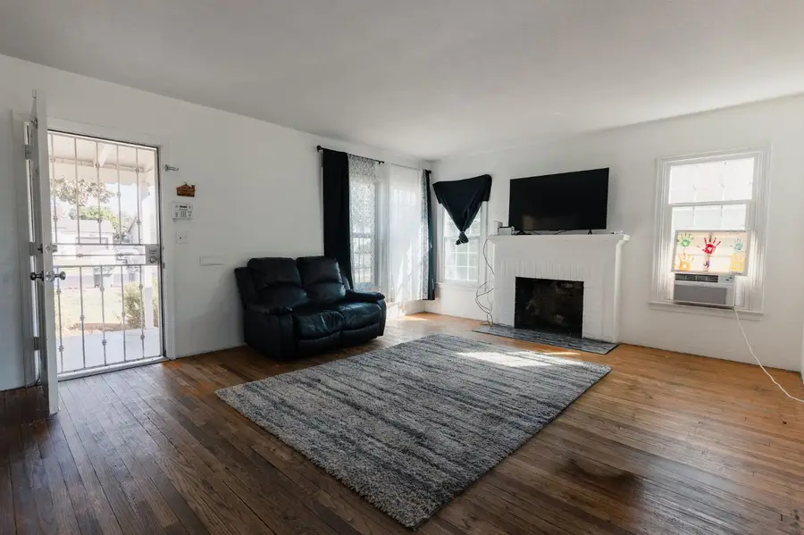 2974 E Cornell Avenue, Fresno, CA 93703 - #2