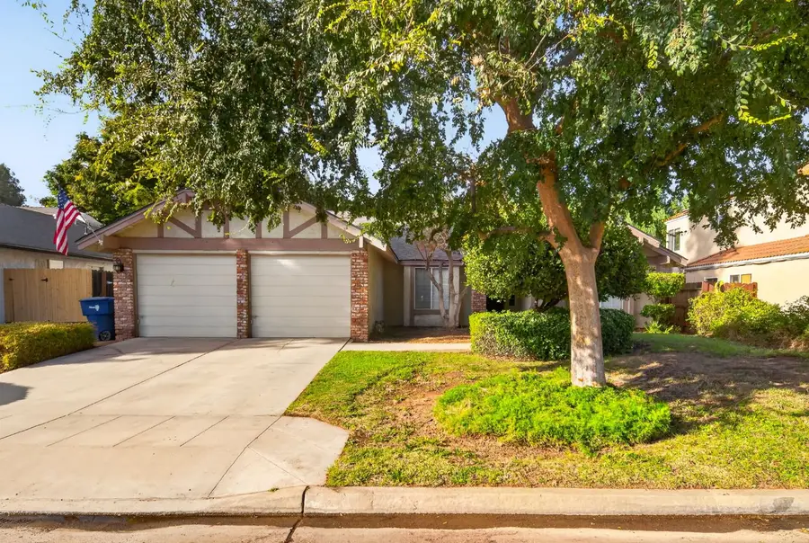 1554 E Utah Avenue, Fresno, CA 93720 - #2