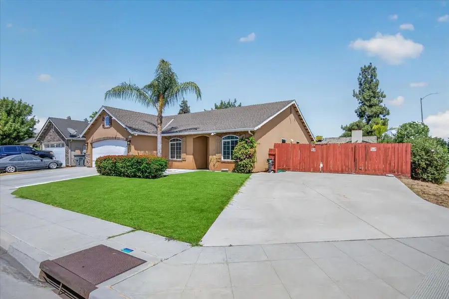 2526 N Antioch Avenue, Fresno, CA 93722 - #3