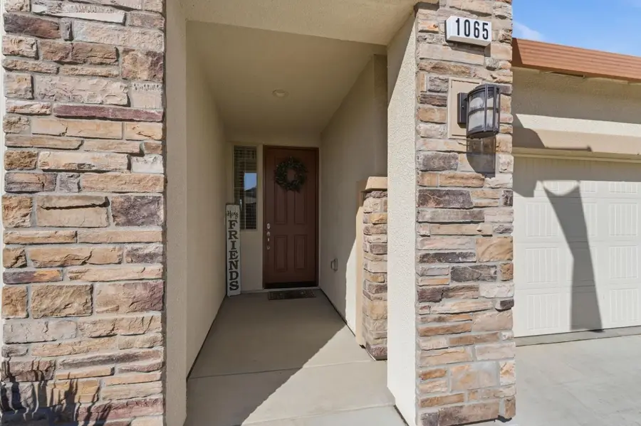 1065 Ridge Creek Estates Way, Dinuba, CA 93618 - #2