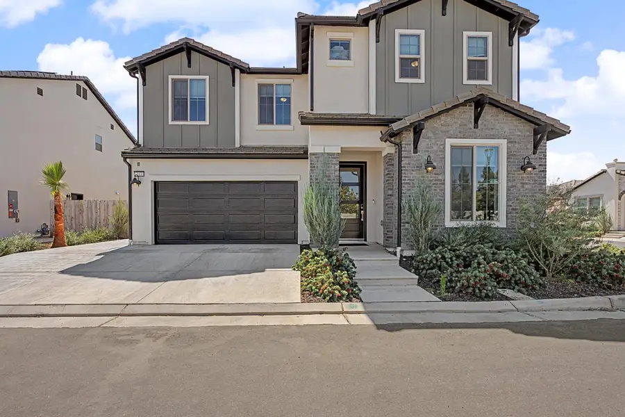 2433 E Rockwell Drive, Fresno, CA 93720 - #2