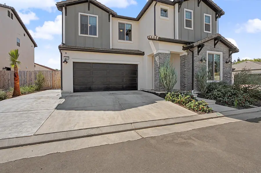 2433 E Rockwell Drive, Fresno, CA 93720 - #3