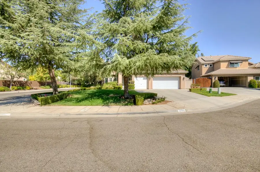 2168 E Pinehurst Avenue, Fresno, CA 93730 - #2