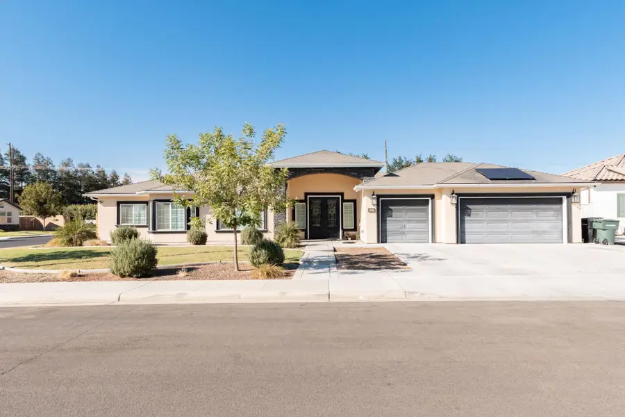 634 E San Miguel Street, Hanford, CA 93230 - #2
