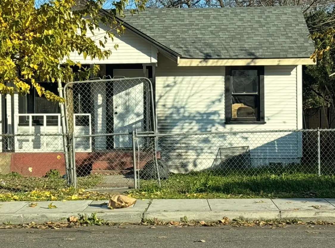 2228 N Glenn, Fresno, CA 93704 - #1