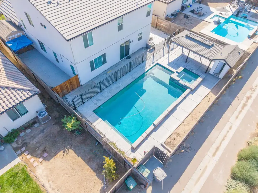 763 Howard Street, Kingsburg, CA 93631 - #2