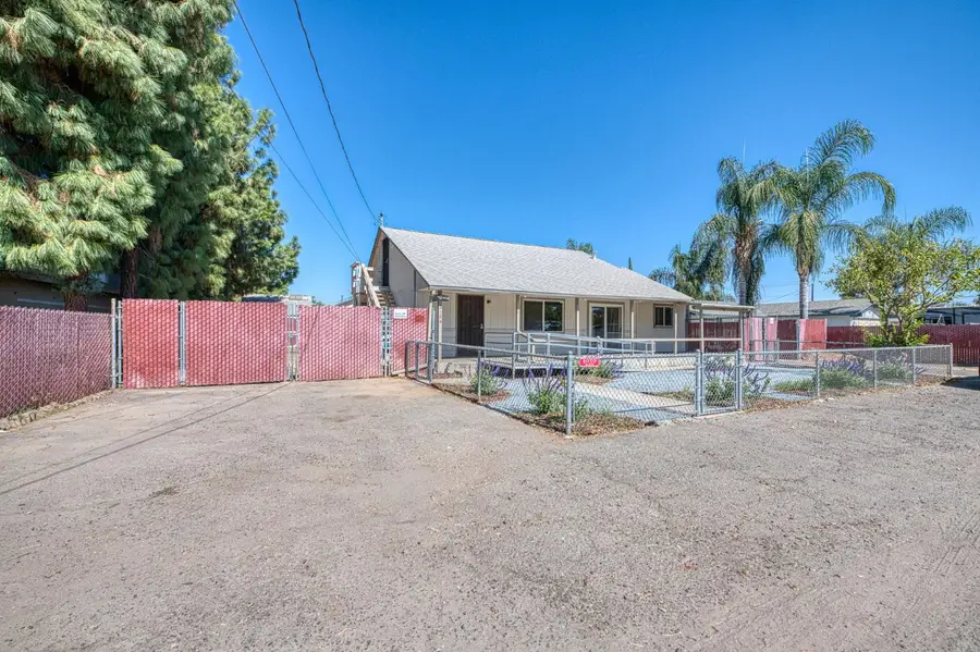 2146 W Dudley Avenue, Fresno, CA 93728 - #2