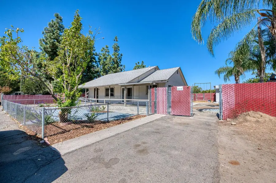 2146 W Dudley Avenue, Fresno, CA 93728 - #3