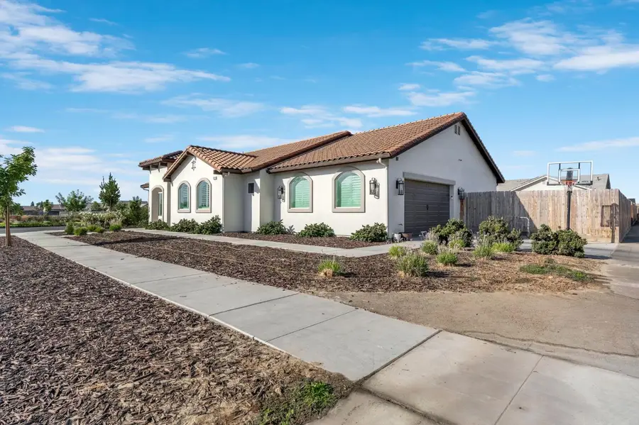 2279 Carnation Street, Kingsburg, CA 93631 - #2
