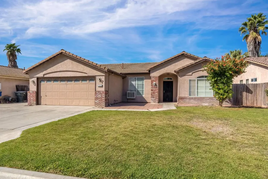 2426 S Larkin Avenue, Fresno, CA 93727 - #2