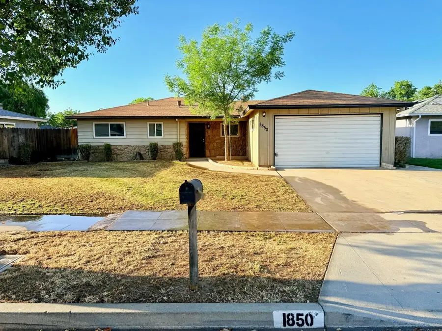 1850 W Donner Avenue, Fresno, CA 93705 - #2
