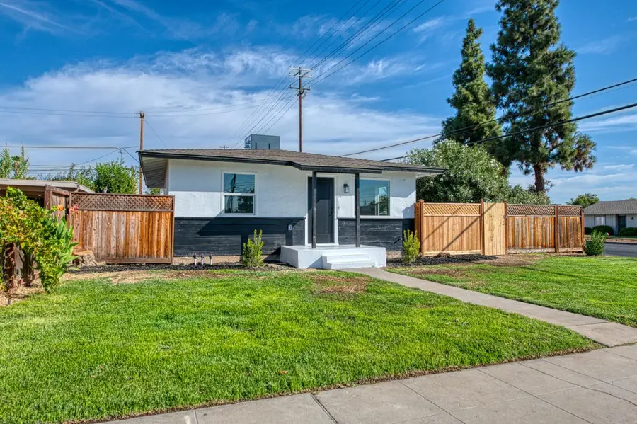 1304 W Andrews Avenue, Fresno, CA 93705 - #2