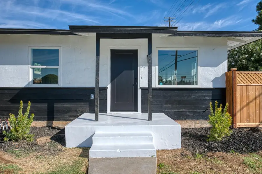 1304 W Andrews Avenue, Fresno, CA 93705 - #3
