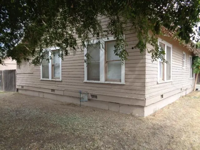 520 E Myra Avenue, Reedley, CA 93654 - #1