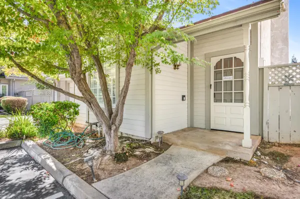 9128 N Stoneridge Lane, Fresno, CA 93720