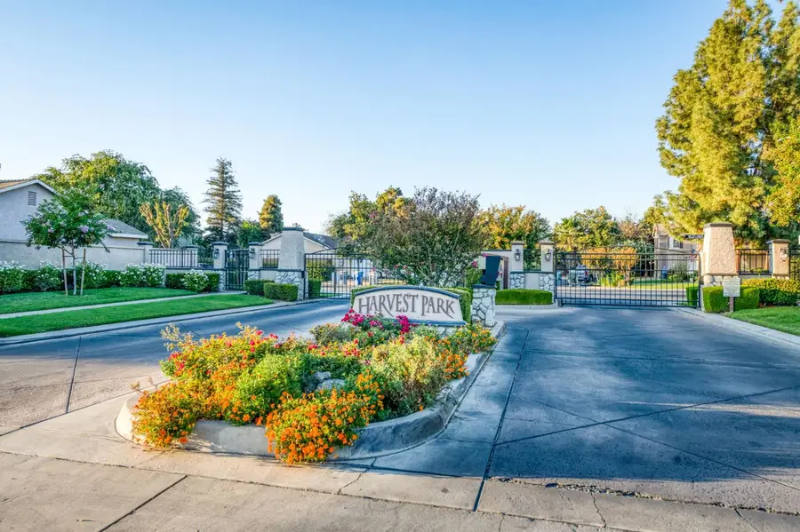 2481 S Applewood Lane, Fresno, CA 93727 - #2