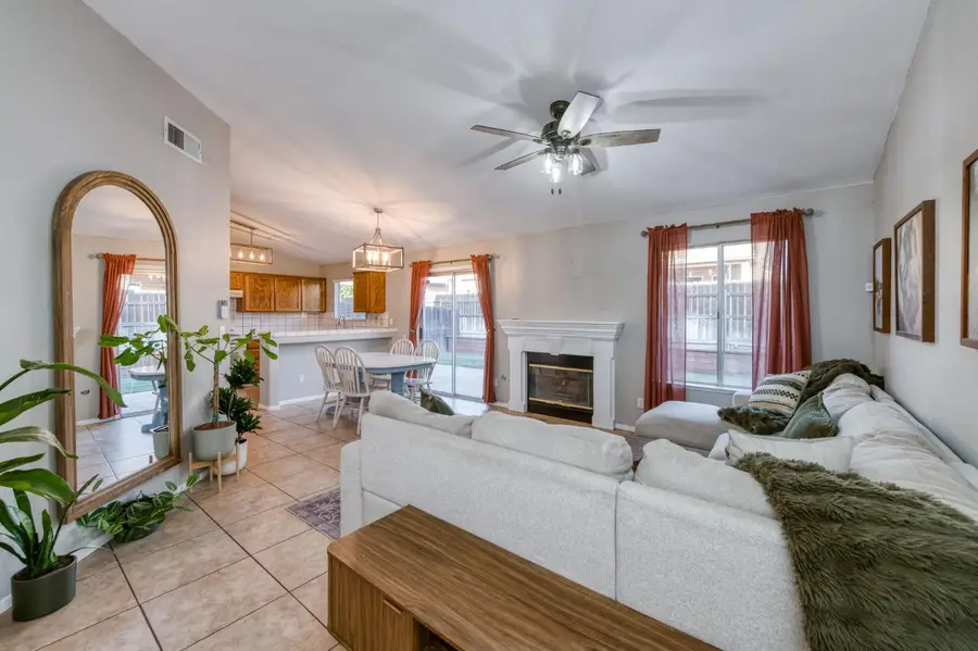 2481 S Applewood Lane, Fresno, CA 93727 - #3