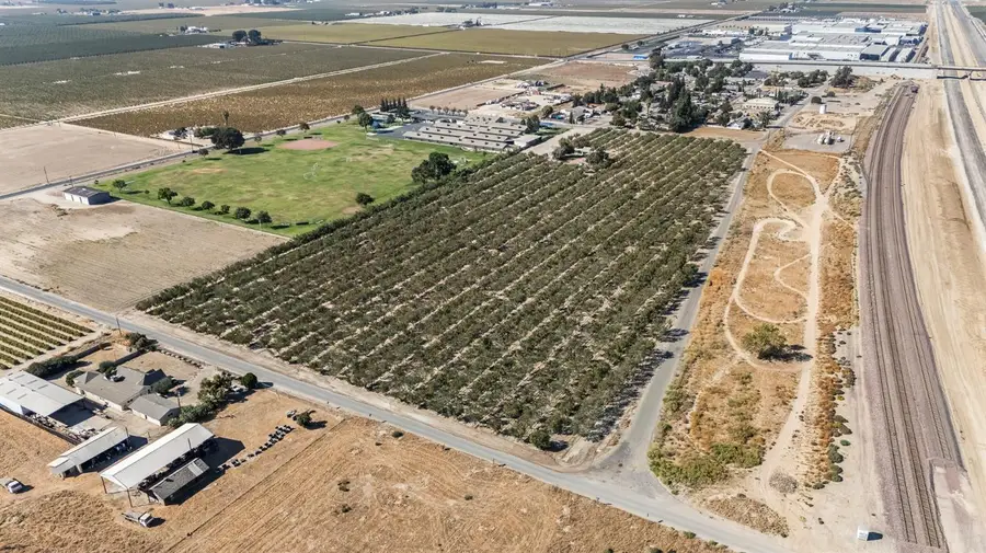 2125 E Bowles Avenue, Fresno, CA 93725 - #2