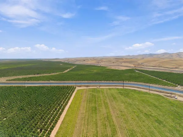 1 Highway 5 Hwy, Patterson, CA 95363