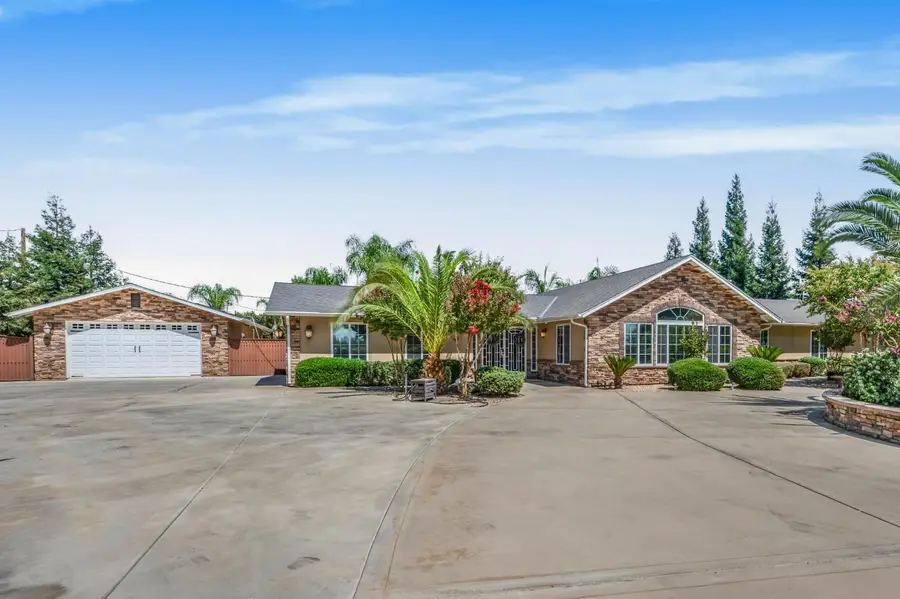 7010 S Frankwood Avenue, Reedley, CA 93654 - #2