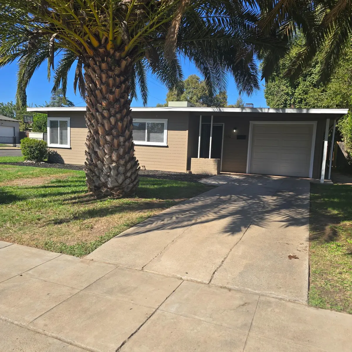 646 W Terrace Avenue, Fresno, CA 93705 - #1