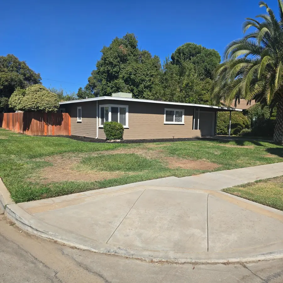 646 W Terrace Avenue, Fresno, CA 93705 - #2