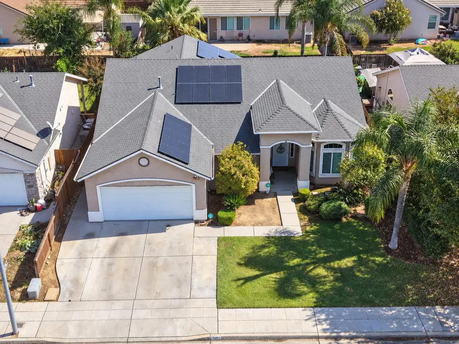 174 S Apricot Avenue, Fresno, CA 93727 - #2