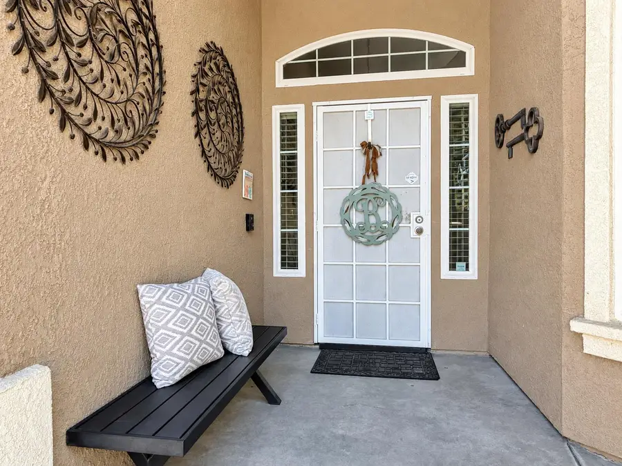 174 S Apricot Avenue, Fresno, CA 93727 - #3
