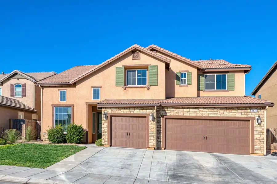 1676 Las Rosas Ave, Clovis, CA 93619 - #2