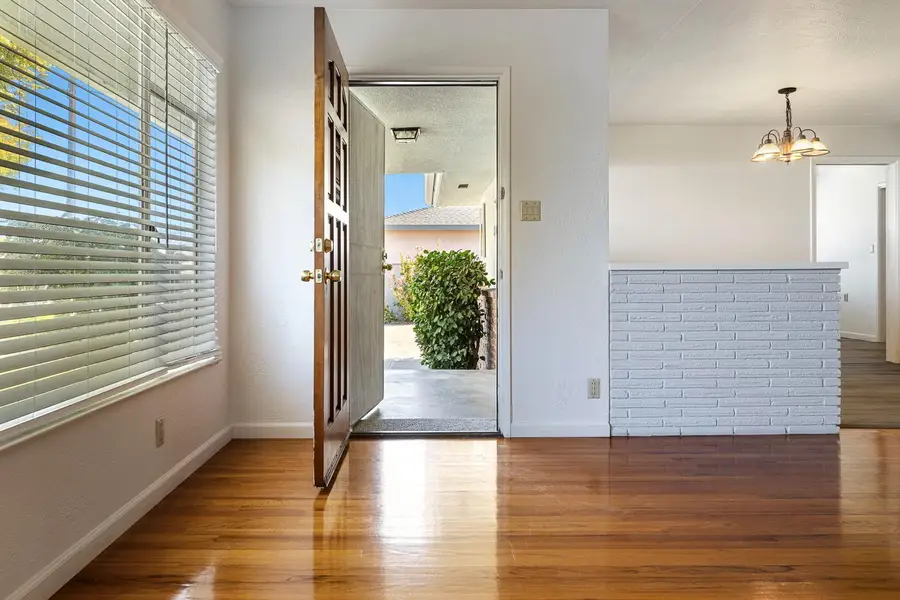 3476 E Redlands Avenue, Fresno, CA 93726 - #2