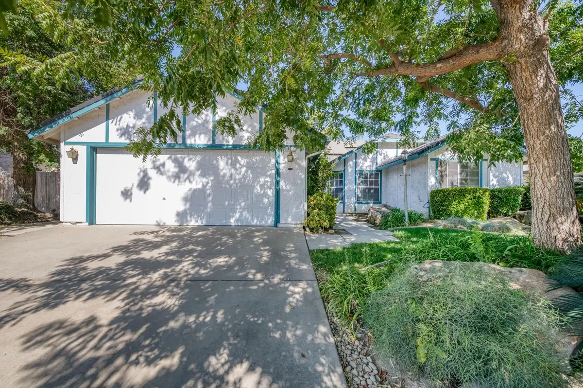 927 Palo Alto Avenue, Clovis, CA 93612 - #1