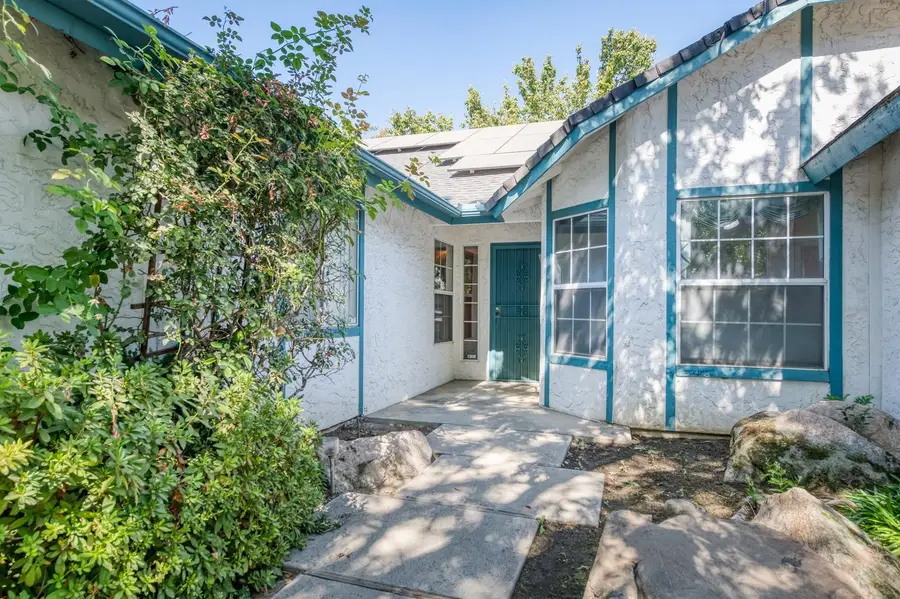 927 Palo Alto Avenue, Clovis, CA 93612 - #2