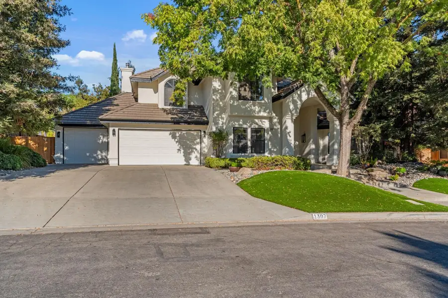 1307 E Saint James Circle, Fresno, CA 93720 - #3