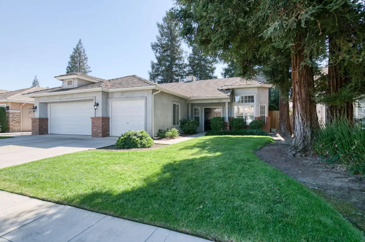 2291 E Warwick Avenue, Fresno, CA 93720 - #1