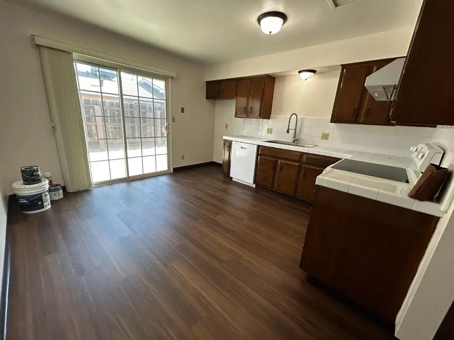 1721 Marion #E, Kingsburg, CA 93631 - #3