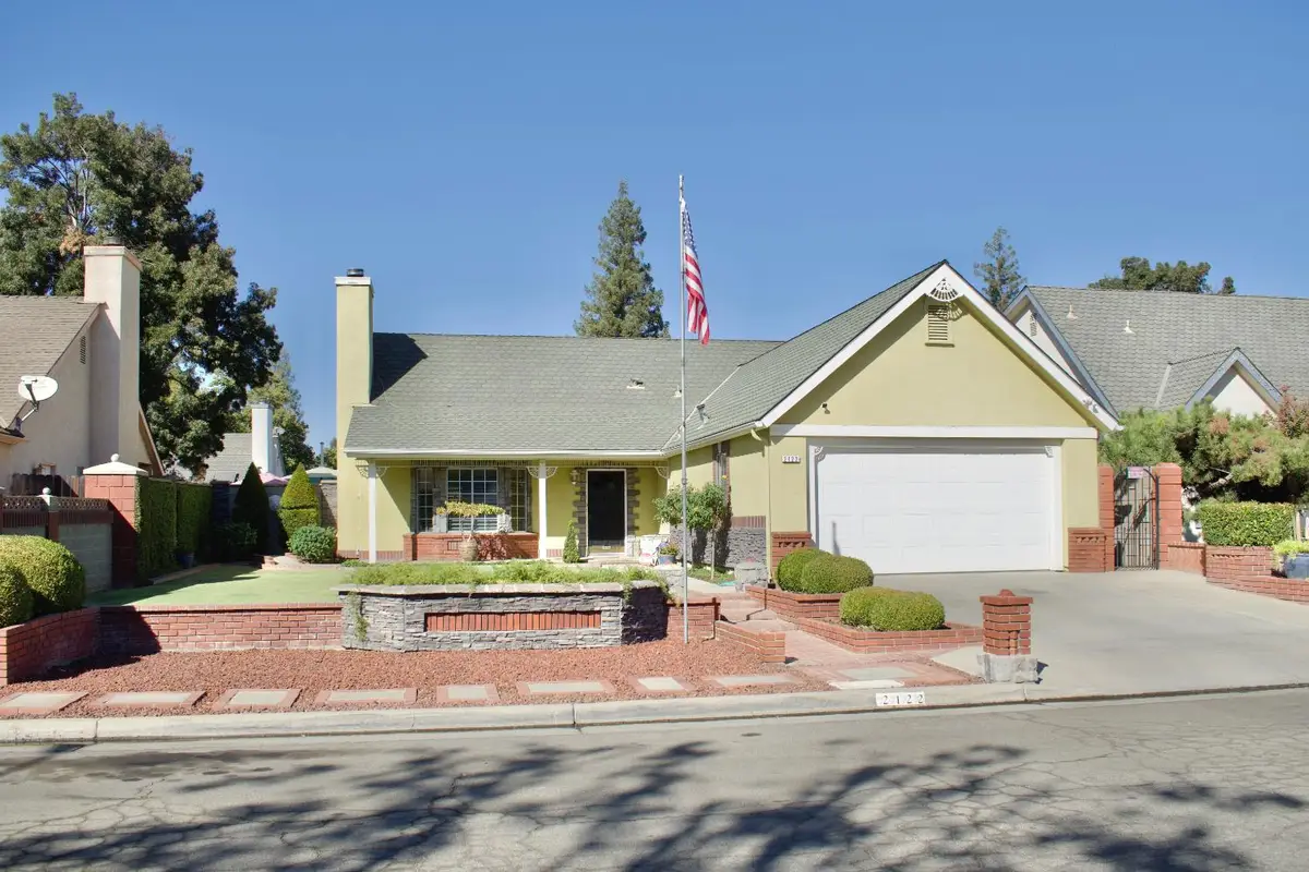 2122 E Cromwell Avenue, Fresno, CA 93720 - #1