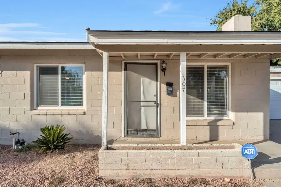 107 E Hampton Way, Fresno, CA 93704 - #2