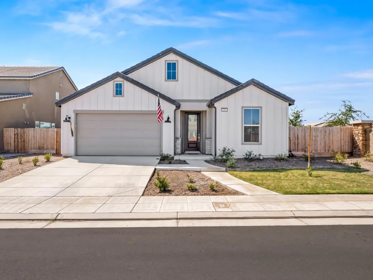 1094 Sawtooth Drive W, Madera, CA 93636 - #1
