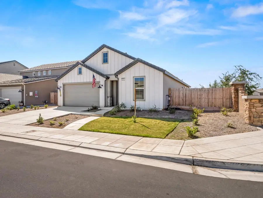 1094 Sawtooth Drive W, Madera, CA 93636 - #2