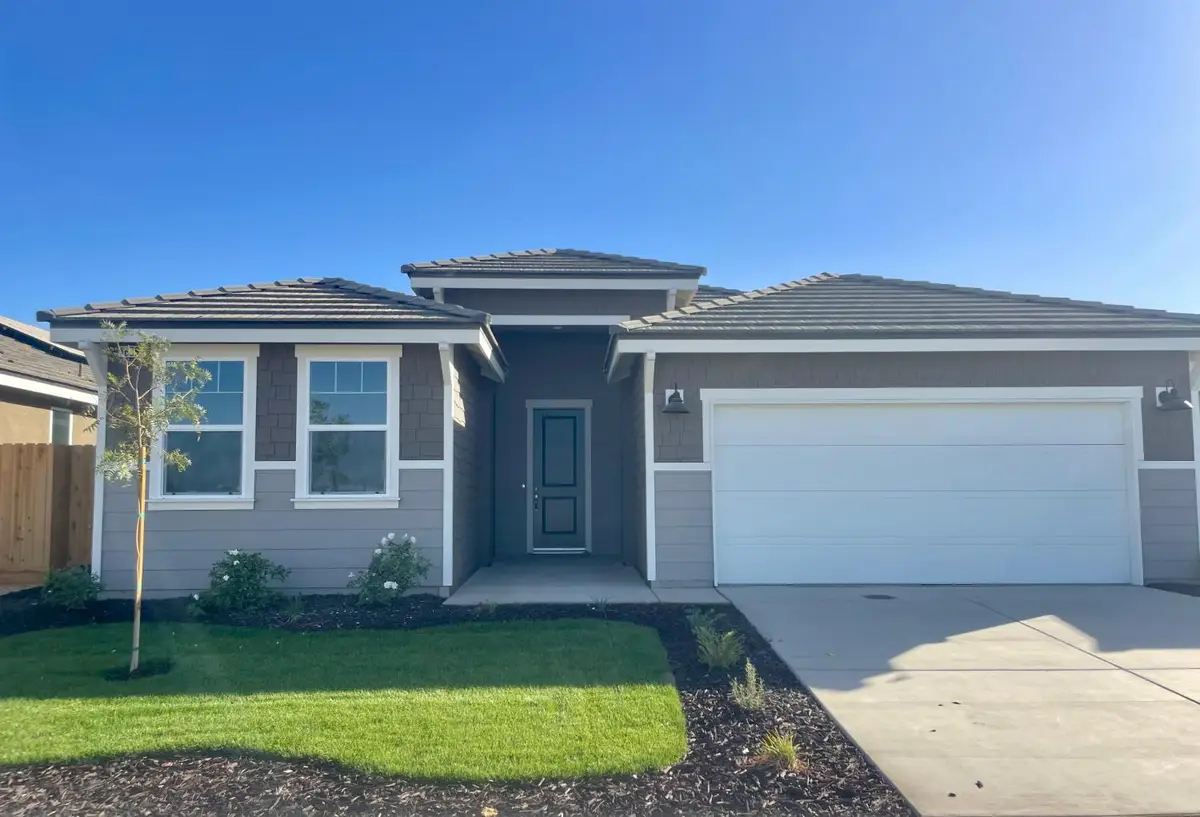 16269 W Sunset Ave, Kerman, CA 93630 - #1