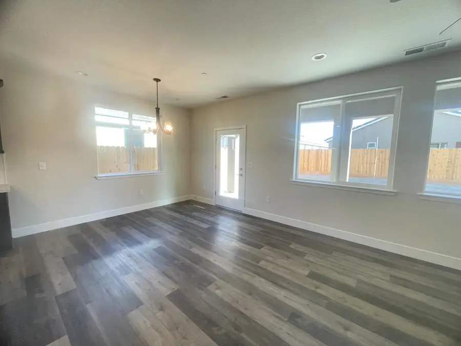 16269 W Sunset Ave, Kerman, CA 93630 - #3