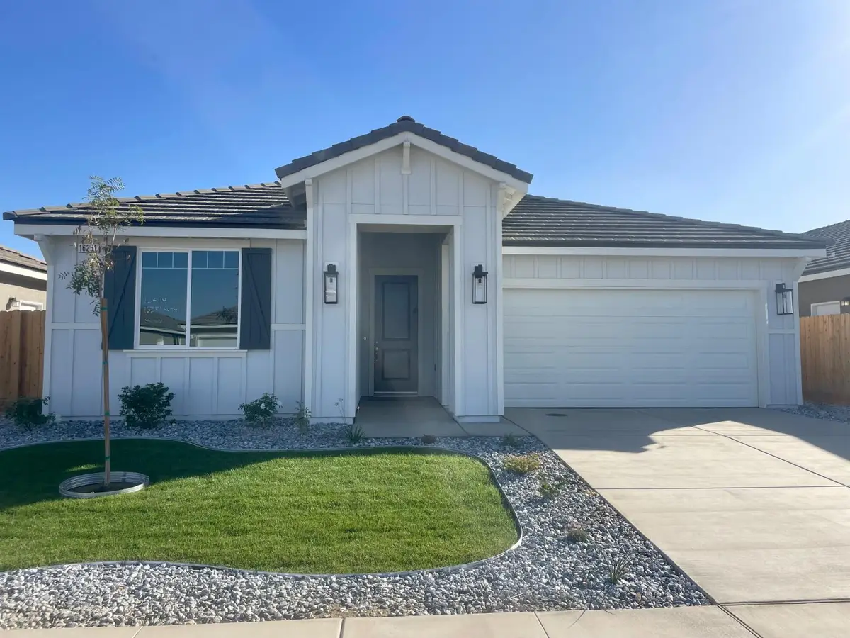 16251 W Sunset Ave, Kerman, CA 93630 - #1
