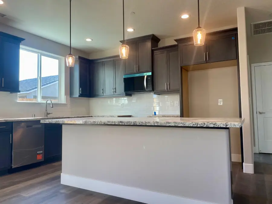 16251 W Sunset Ave, Kerman, CA 93630 - #2