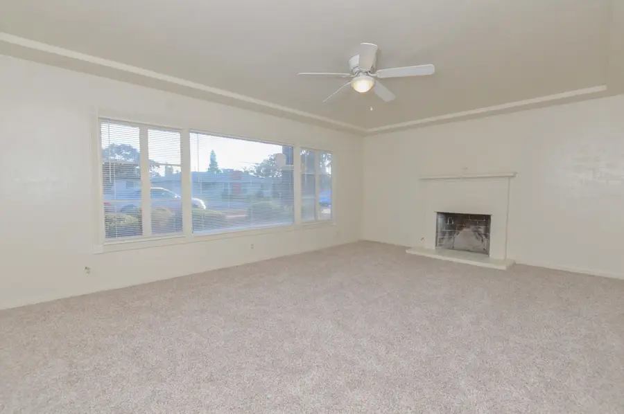 1220 W Vassar Avenue, Fresno, CA 93705 - #3