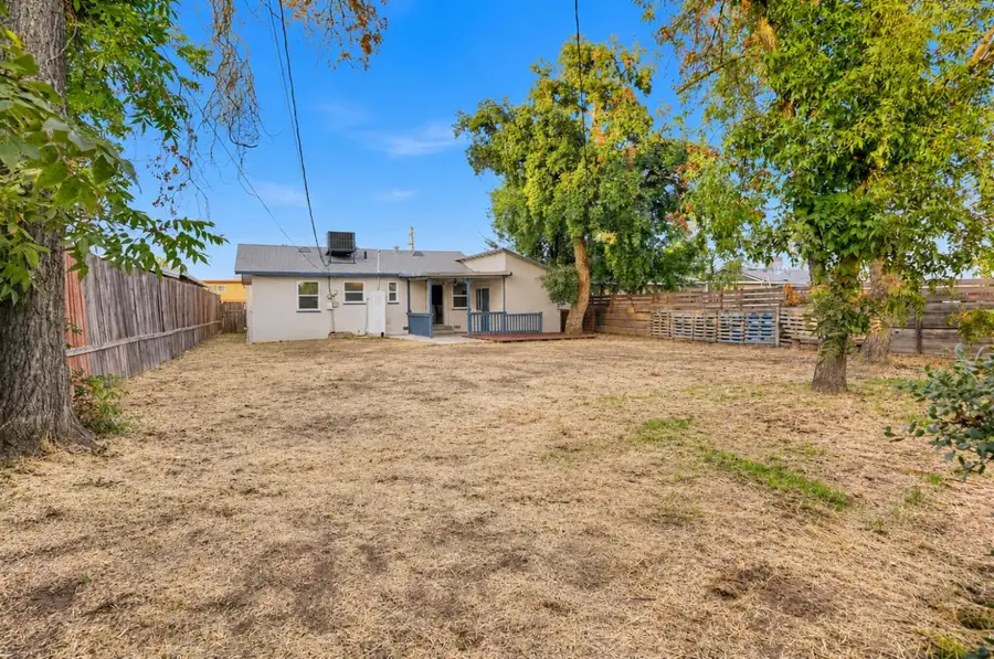 825 W Shields Avenue, Fresno, CA 93705 - #3