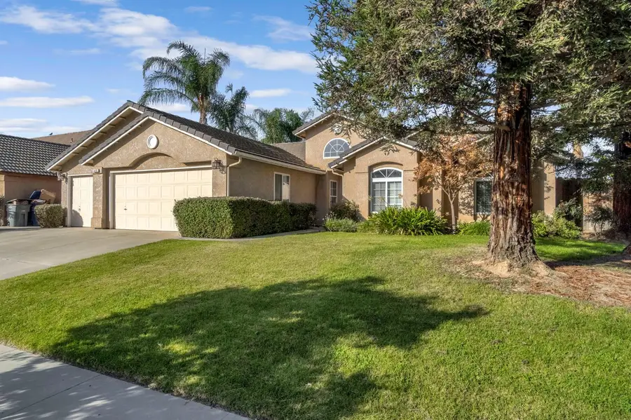 349 S Thomas Avenue, Kerman, CA 93630 - #3