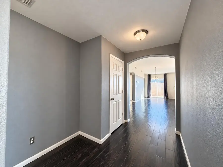 653 S Renn Avenue, Fresno, CA 93727 - #2