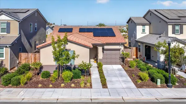 1165 Blue Oak Ln W, Madera, CA 93636