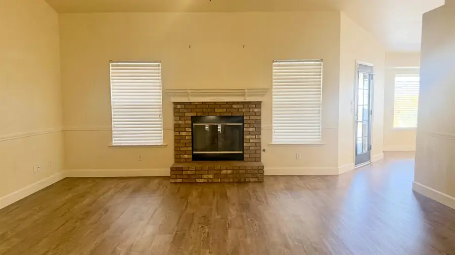 884 W Cinnamon Avenue, Hanford, CA 93230 - #3